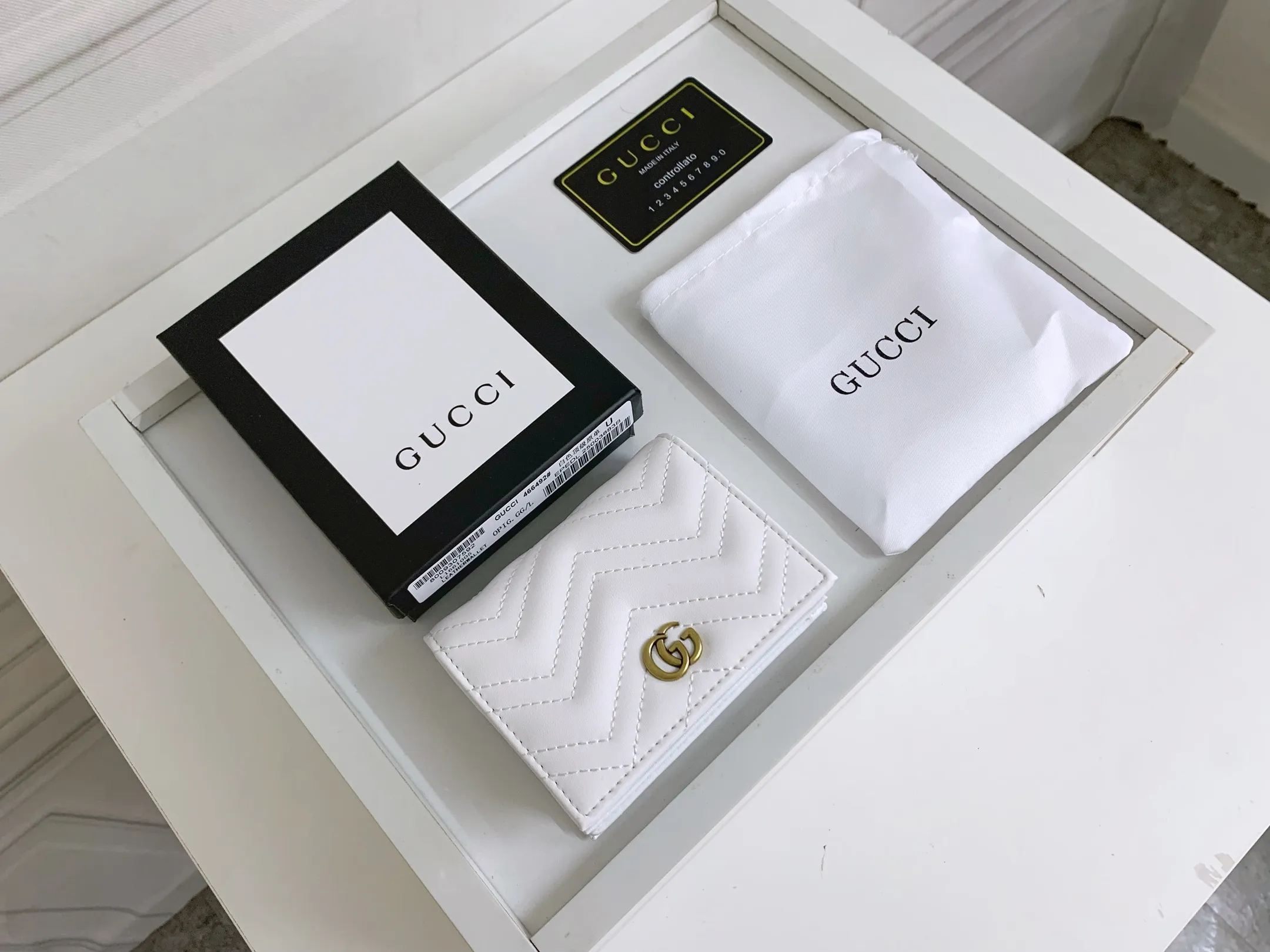 💰150 💎 Top original leather #White❤️ New model from GUCCI, counter quality, original single leather, real shot. 2021 Early Autumn New Style🔥 GG Marmont Series❣ Flip-top card holder😘 Made of soft quilted V-shaped leather 👍 Refined with top overseas hardware😍! Model: 466492 Size: 11x8.5x3cm.