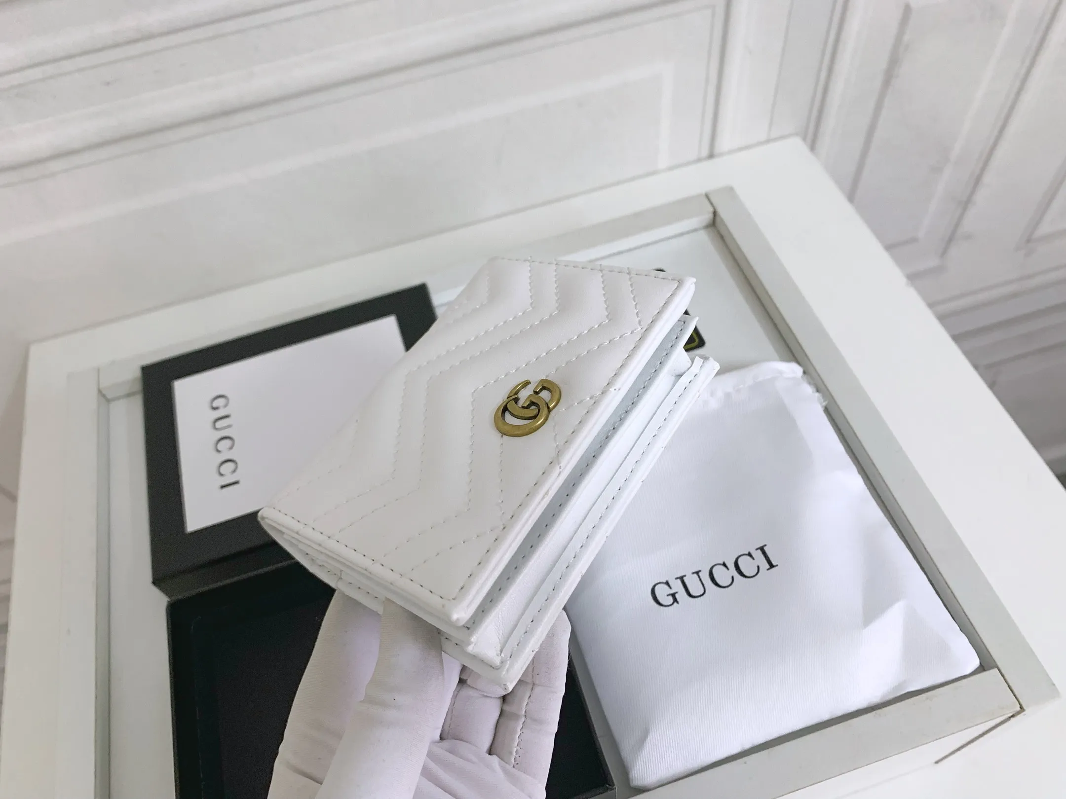 💰150 💎 Top original leather #White❤️ New model from GUCCI, counter quality, original single leather, real shot. 2021 Early Autumn New Style🔥 GG Marmont Series❣ Flip-top card holder😘 Made of soft quilted V-shaped leather 👍 Refined with top overseas hardware😍! Model: 466492 Size: 11x8.5x3cm.