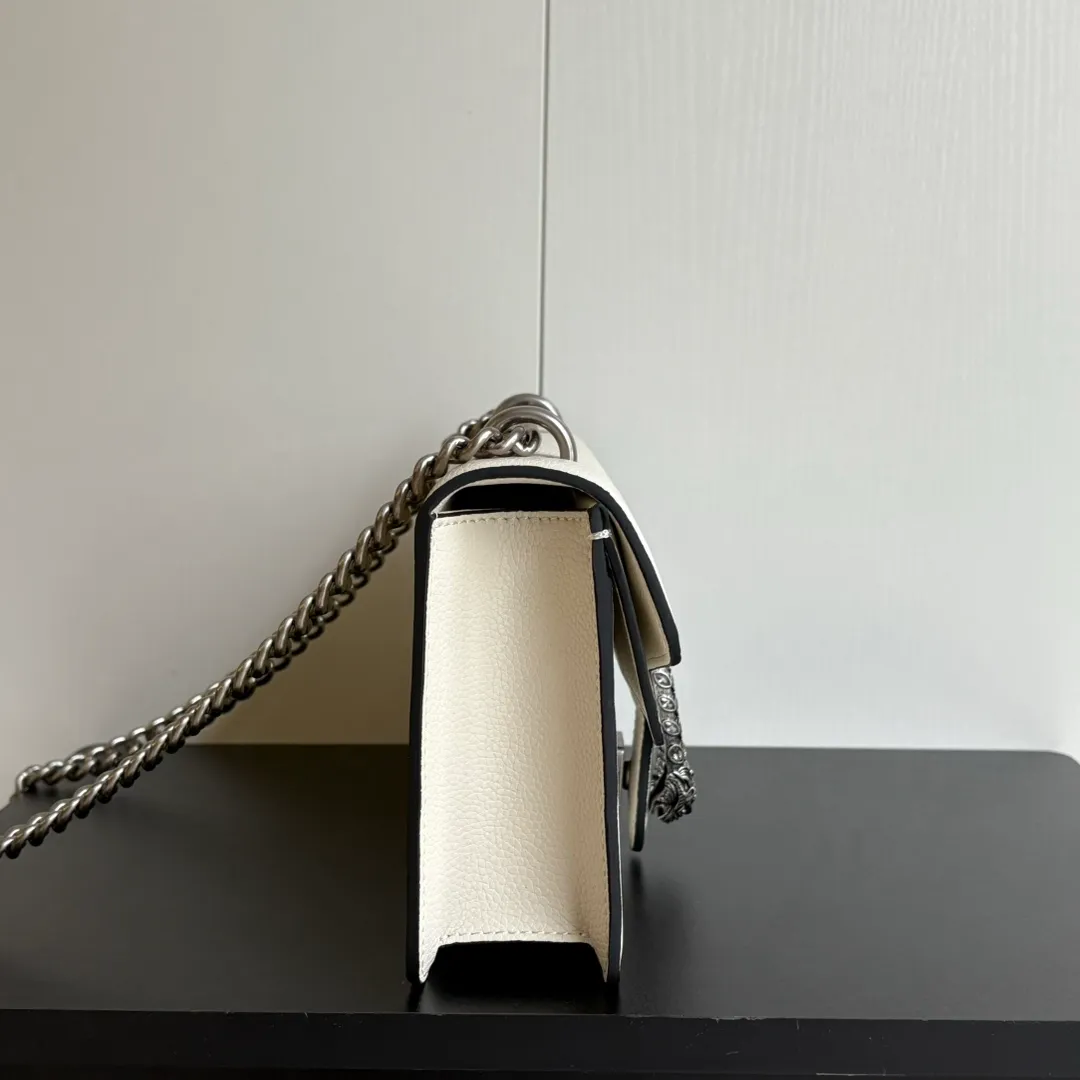 New upgraded version of real shot #💰320 Model: 499623 White Leather Size: 25x14x8cm 𝙂𝙪𝙘𝙘𝙞 𝘿𝙞𝙤𝙣𝙮𝙨𝙪𝙨Diamond Bacchus True Fragrance Series Warning, it’s amazing. It retains the perfect pedigree of the Bacchus bag, but opens the era of Bacchus innovation! The most valuable part of the entire bag is the tiger head diamond buckle, a palace-level treasure item. Not a market product. The weight is very light and the size is perfect. Highly recommended.