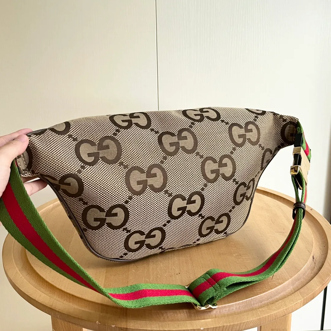 Actual shot #💰240 Style number: 696031 upgraded version of coffee cloth Original single cloth + webbing Size: 39X17X4cm Gucci Super Double G Jumbo series waist bag Red and green webbing belt adjustable length Super capacity! Very light weight~