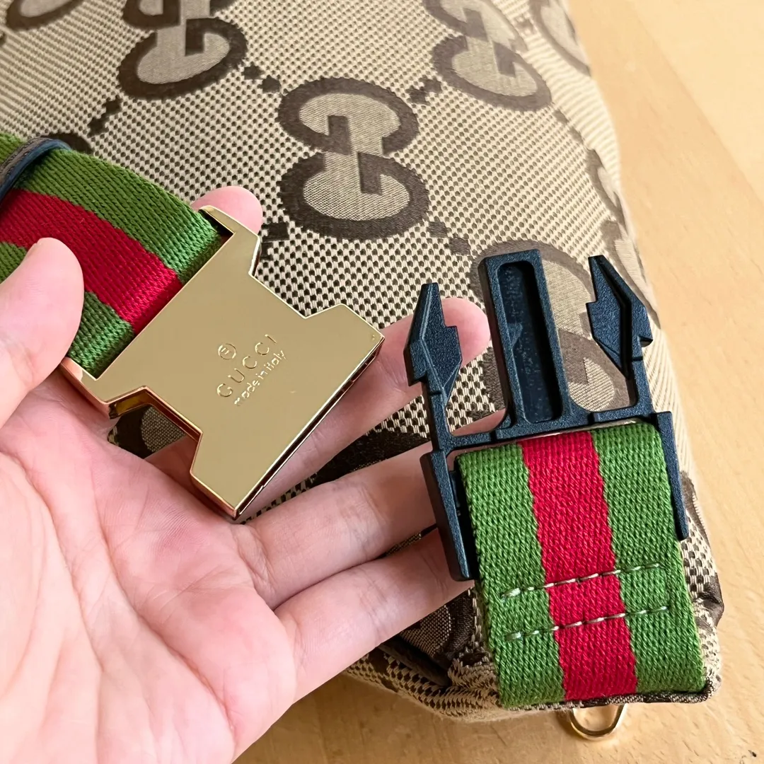 Actual shot #💰240 Style number: 696031 upgraded version of coffee cloth Original single cloth + webbing Size: 39X17X4cm Gucci Super Double G Jumbo series waist bag Red and green webbing belt adjustable length Super capacity! Very light weight~
