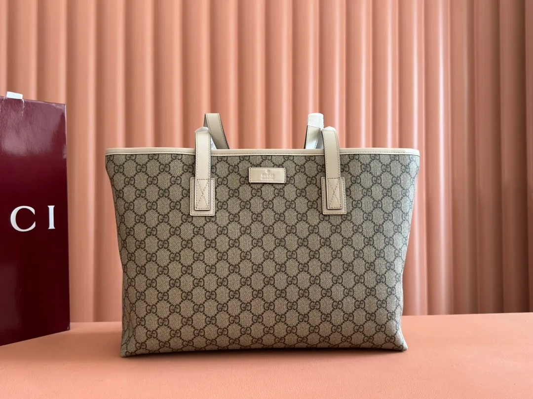 p600. 📣📣📣【gucci】‼ ️G Home👉New style. The market's top exclusive goods control, special/counter quality 💯Using imported cowhide, original hardware! Exquisite workmanship. 💯Exclusive physical photos📷👉The quality can be seen in the picture👄👄😘😘. Style number: 211137. Dimensions: width 38*height 28*side width 11. Color: white.