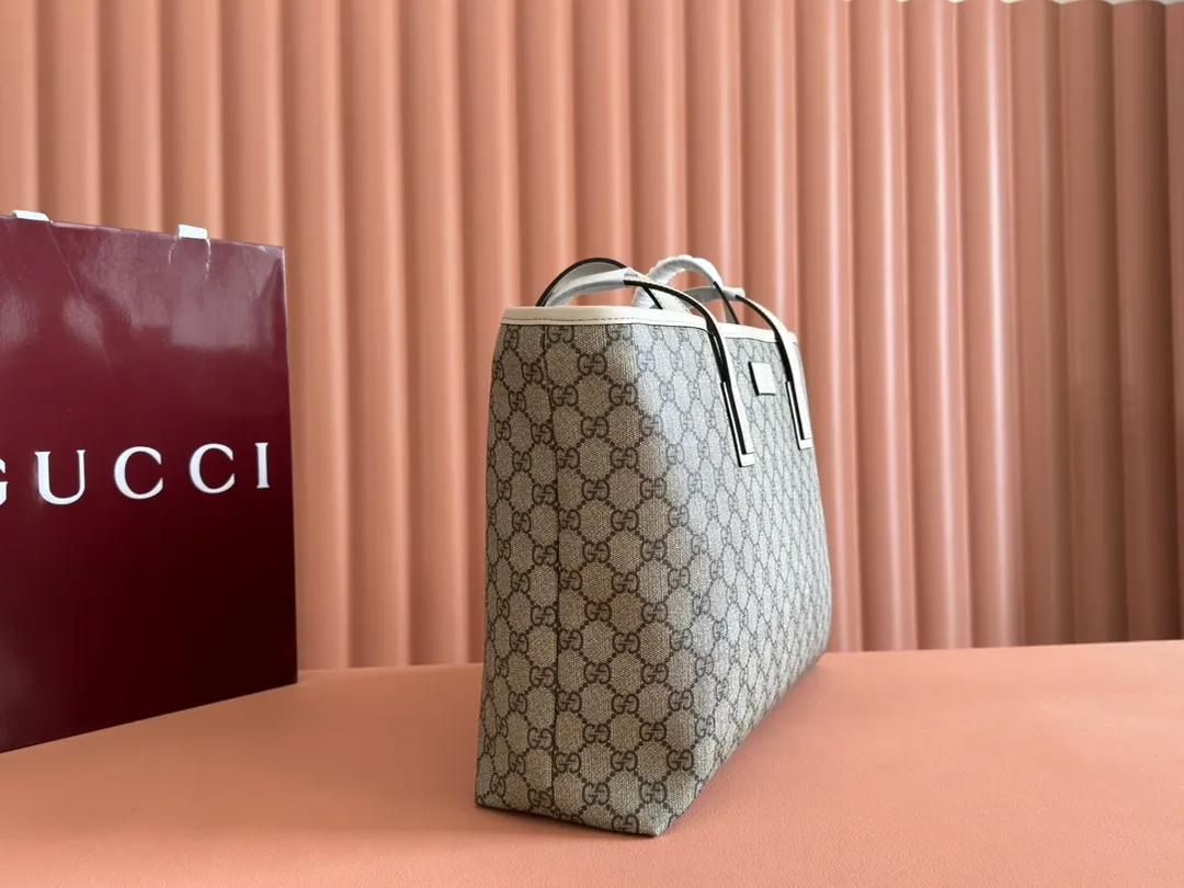 p600. 📣📣📣【gucci】‼ ️G Home👉New style. The market's top exclusive goods control, special/counter quality 💯Using imported cowhide, original hardware! Exquisite workmanship. 💯Exclusive physical photos📷👉The quality can be seen in the picture👄👄😘😘. Style number: 211137. Dimensions: width 38*height 28*side width 11. Color: white.