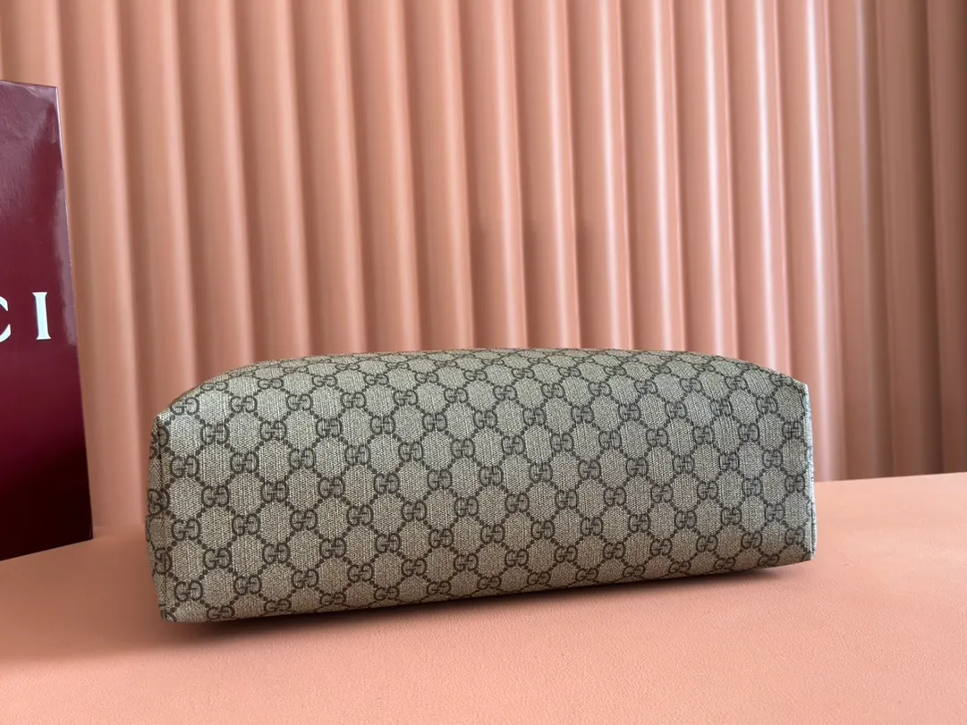 p600. 📣📣📣【gucci】‼ ️G Home👉New style. The market's top exclusive goods control, special/counter quality 💯Using imported cowhide, original hardware! Exquisite workmanship. 💯Exclusive physical photos📷👉The quality can be seen in the picture👄👄😘😘. Style number: 211137. Dimensions: width 38*height 28*side width 11. Color: white.