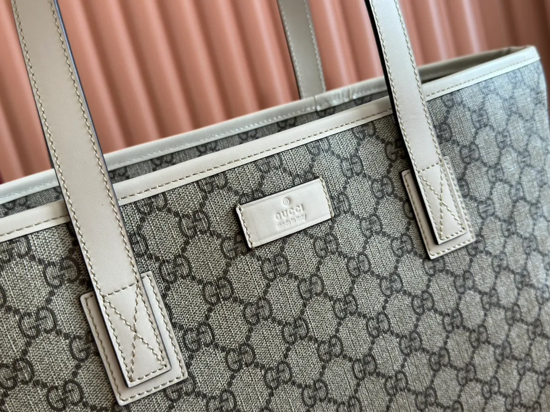 p600. 📣📣📣【gucci】‼ ️G Home👉New style. The market's top exclusive goods control, special/counter quality 💯Using imported cowhide, original hardware! Exquisite workmanship. 💯Exclusive physical photos📷👉The quality can be seen in the picture👄👄😘😘. Style number: 211137. Dimensions: width 38*height 28*side width 11. Color: white.