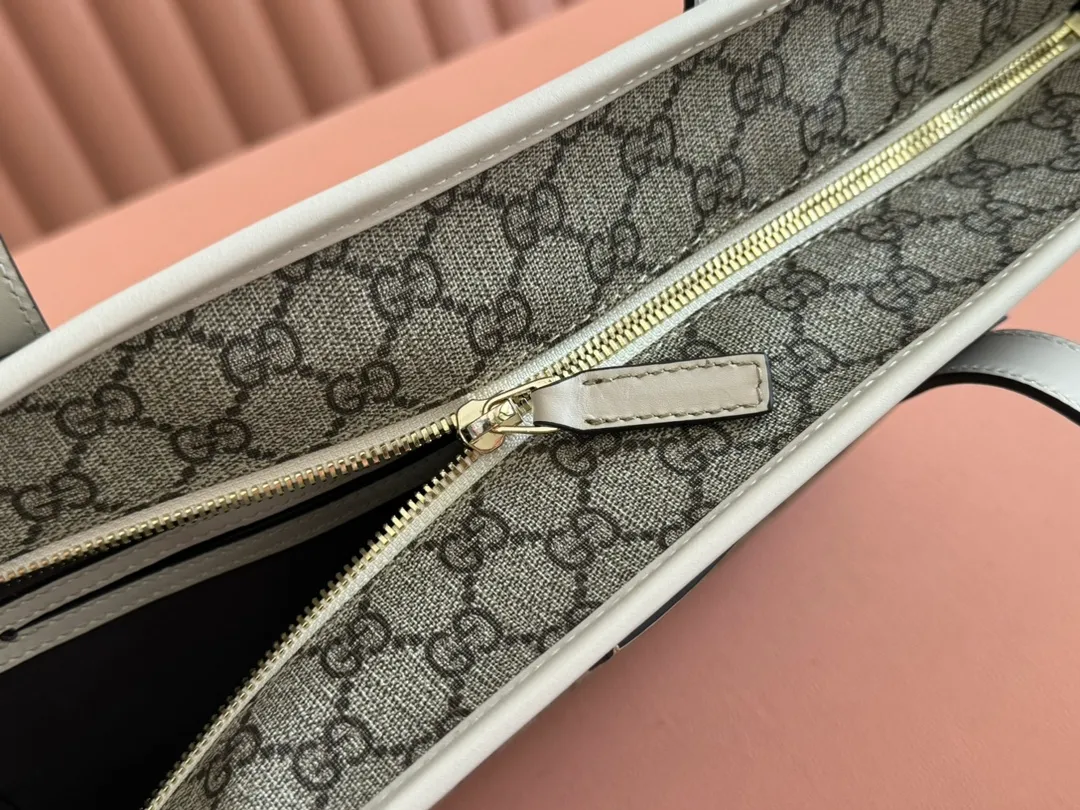 p600. 📣📣📣【gucci】‼ ️G Home👉New style. The market's top exclusive goods control, special/counter quality 💯Using imported cowhide, original hardware! Exquisite workmanship. 💯Exclusive physical photos📷👉The quality can be seen in the picture👄👄😘😘. Style number: 211137. Dimensions: width 38*height 28*side width 11. Color: white.