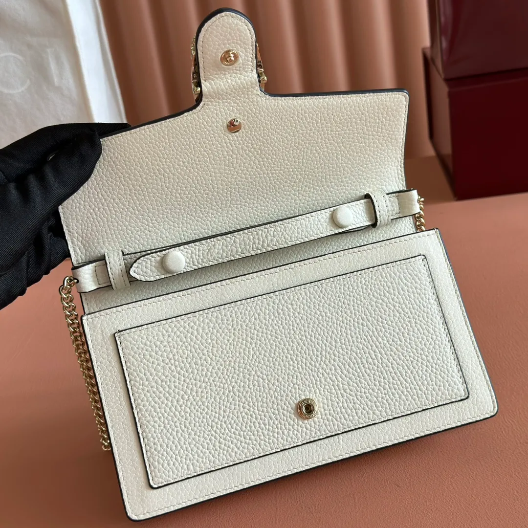 p980. 💋💋💋Original leather configuration counter complete packaging [New product] This Dionysus series chain wallet is crafted from light blue grain leather and cleverly integrated into the double tiger head lock with buttons. The shape is small and exquisite yet elegant, and equipped with a fixed chain shoulder strap, making it a sophisticated bag suitable for day and night. Light blue grained leather Light gold-tone hardware Internal: 6 card compartments, 1 zip pocket External: One flat pocket Double tiger head closure with button Weight: approx. 0.42 kg Model number: 837373. Dimensions: 20cm (width) x 11.5cm (height) x 2.5cm (depth) Color White full leather. Made in Italy