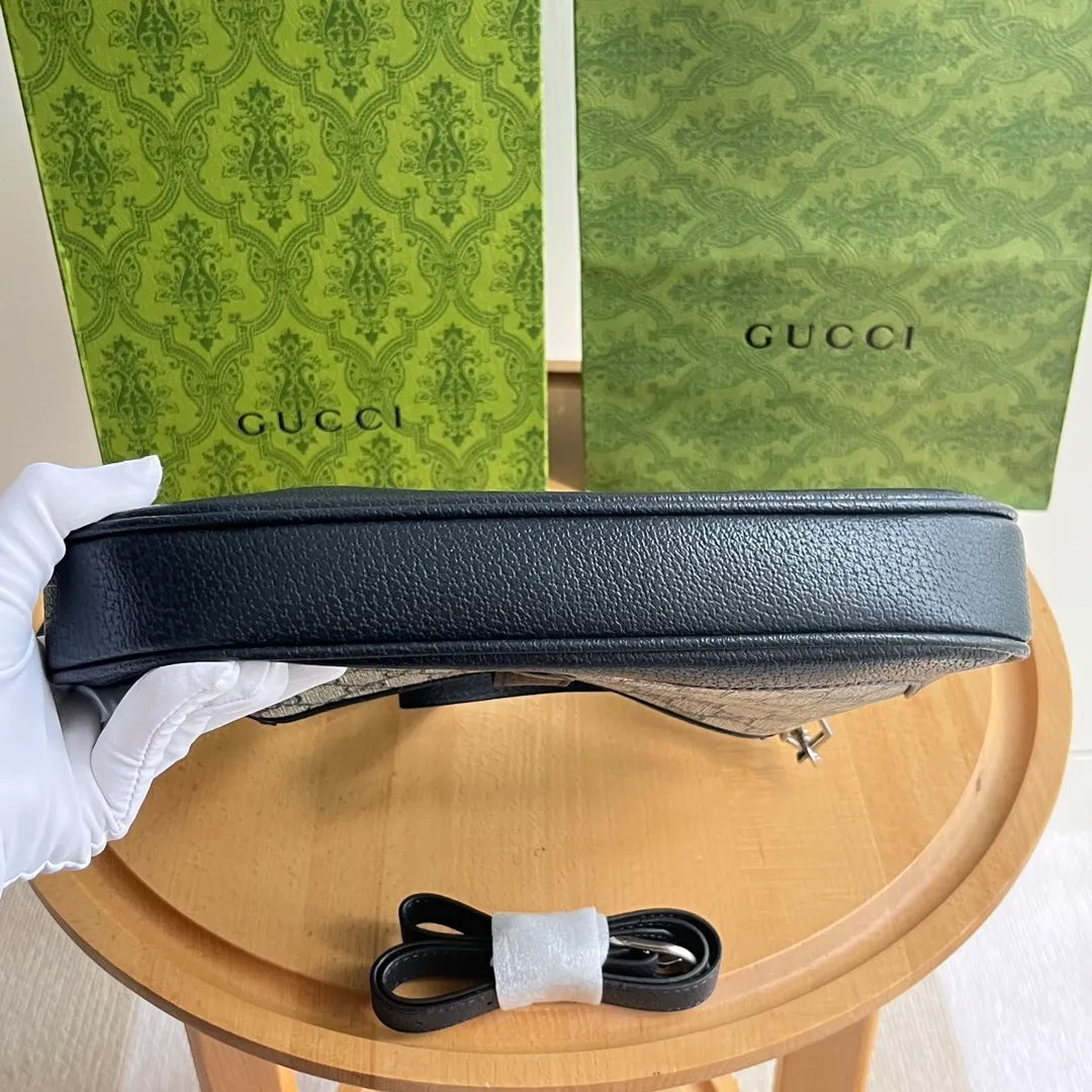 Actual shot #💰340 Model: 678843. Blue glue size: 28x 19x 4.5cm.   💕💕Gucci UN3AG 1294 product details. Gucci's "Aria-Fashion Aria" series uses modern techniques to reinterpret classics. The Jackie 1961 series has launched a new rectangular tote bag with soft texture and flexible structure. The archive design is paired with logo details such as the all-over GG pattern and striped webbing, and exquisite accessories pay tribute to Gucci's heritage.