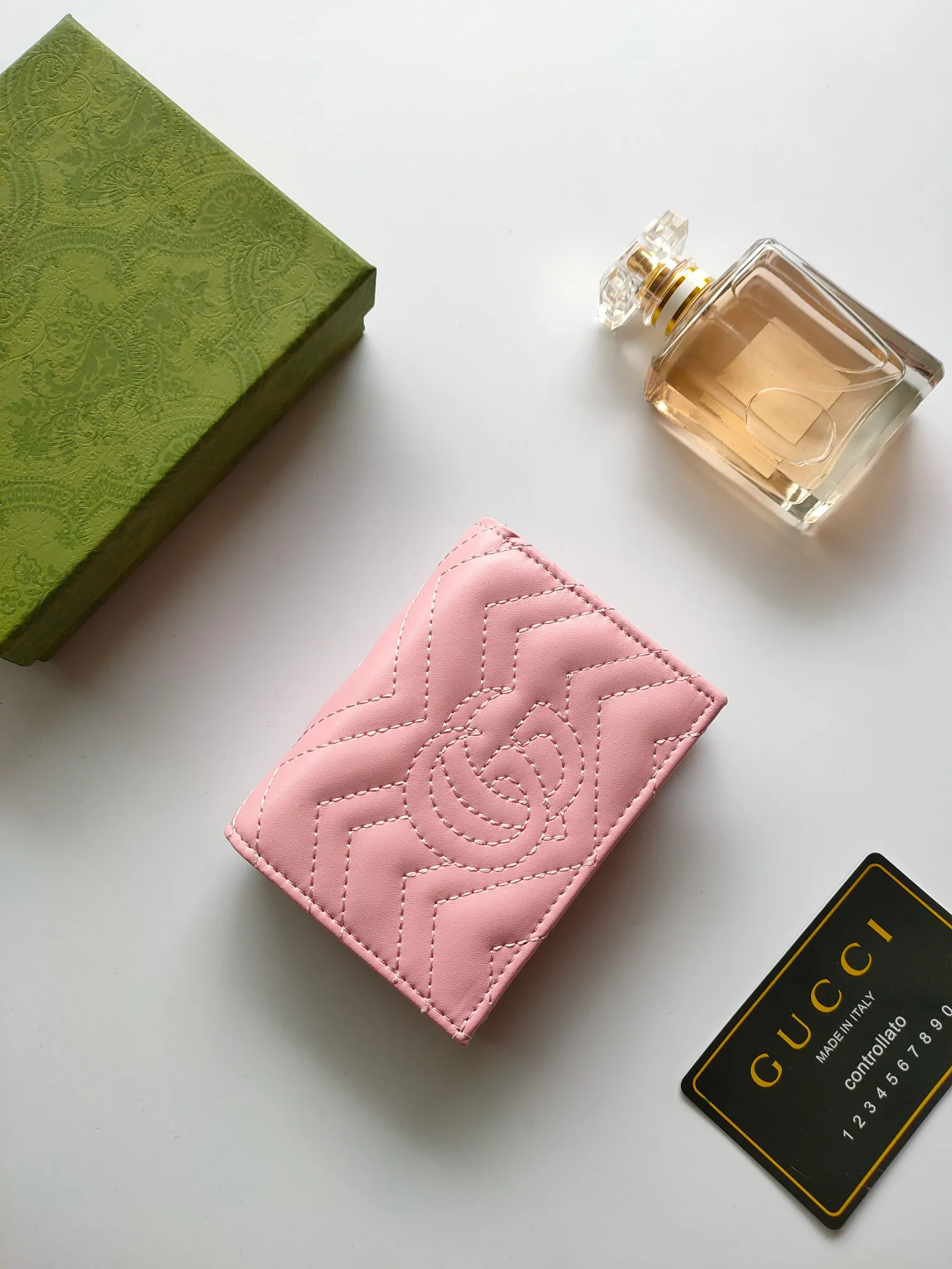 🇮🇹Gucci🅿140 original quality model: 466492 red butterfly human-shaped pattern, with exclusive supply from the entire network👛Whether it is materials, workmanship, logo, coding, wiring, every detail fully expresses the wonderful connotation of Gucci👜👜💯Quality assurance, no worries after sales, 💯Original materials! 💯Real shot📷👉The quality can be seen in the picture😘😘. Size: 11*9*3.