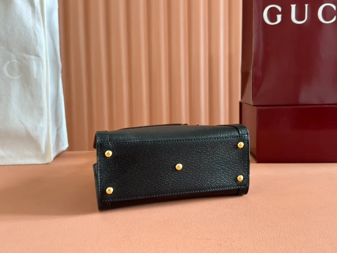 p1420. 📣📣📣【Original leather with complete packaging】🔥🔥Mini tote bag combines two recognizable brand elements, bamboo handles and double G accessories. The blue leather material and two khaki buckles complement each other, highlighting the smart and elegant temperament. Mini size: 20*16*10cm Model: 702732.