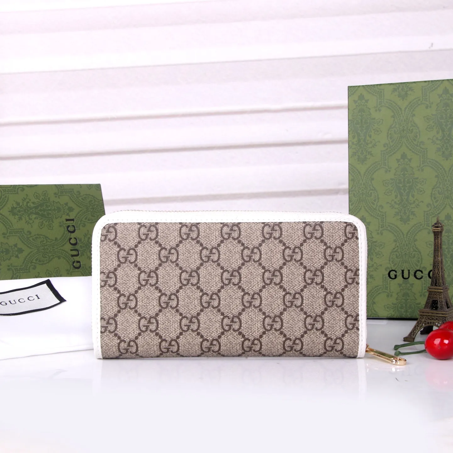 💰170 Style No.: GA012 Brand: GUCCl Color: Brown White Size: 19*10*3 Description: Newly launched Gucci made of GG Supreme high-end artificial canvas and brown leather 1955 horsebit zipper bag, this series adopts the same double ring and long strip design as the handbag. This detail is inspired by the brand’s equestrian roots. It is one of Gucci’s classic heritage and one of the brand’s most representative symbolic elements.