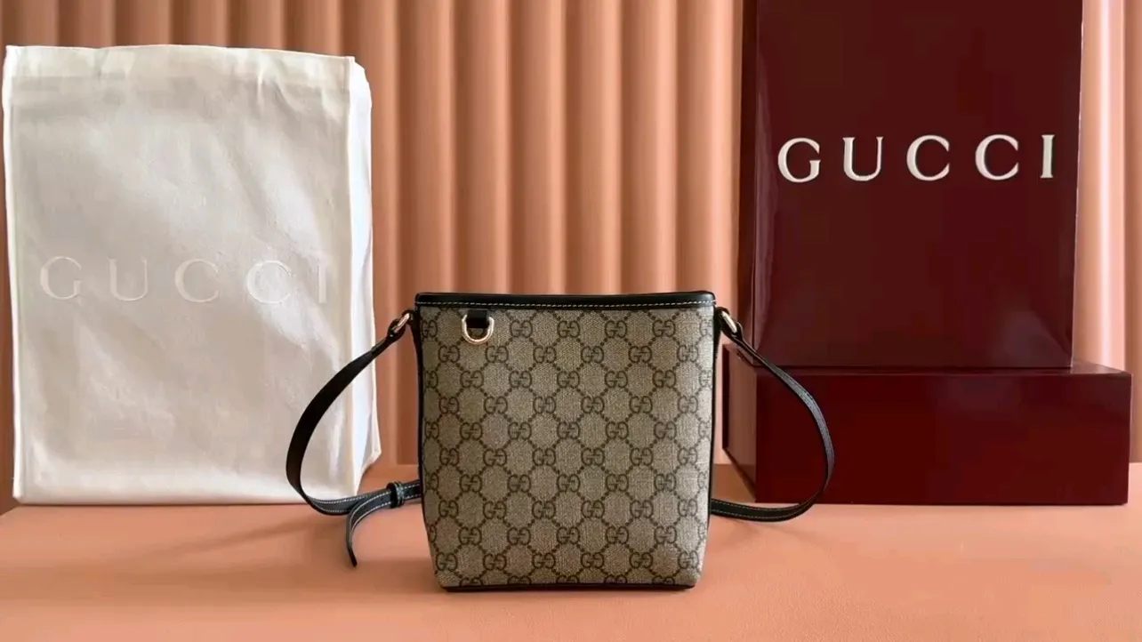 💋💋💋【New Product】GG Emblem series slim bucket bag, original leather, model: 847090. Combination short video