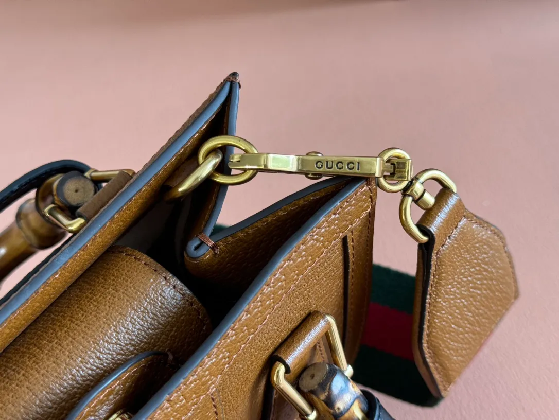 p1420. 📣📣📣【Original leather with complete packaging】🔥🔥Mini tote bag combines two recognizable brand elements, bamboo handles and double G accessories. The blue leather material and two khaki buckles complement each other, highlighting the smart and elegant temperament. Mini size: 20*16*10cm Model: 702732.
