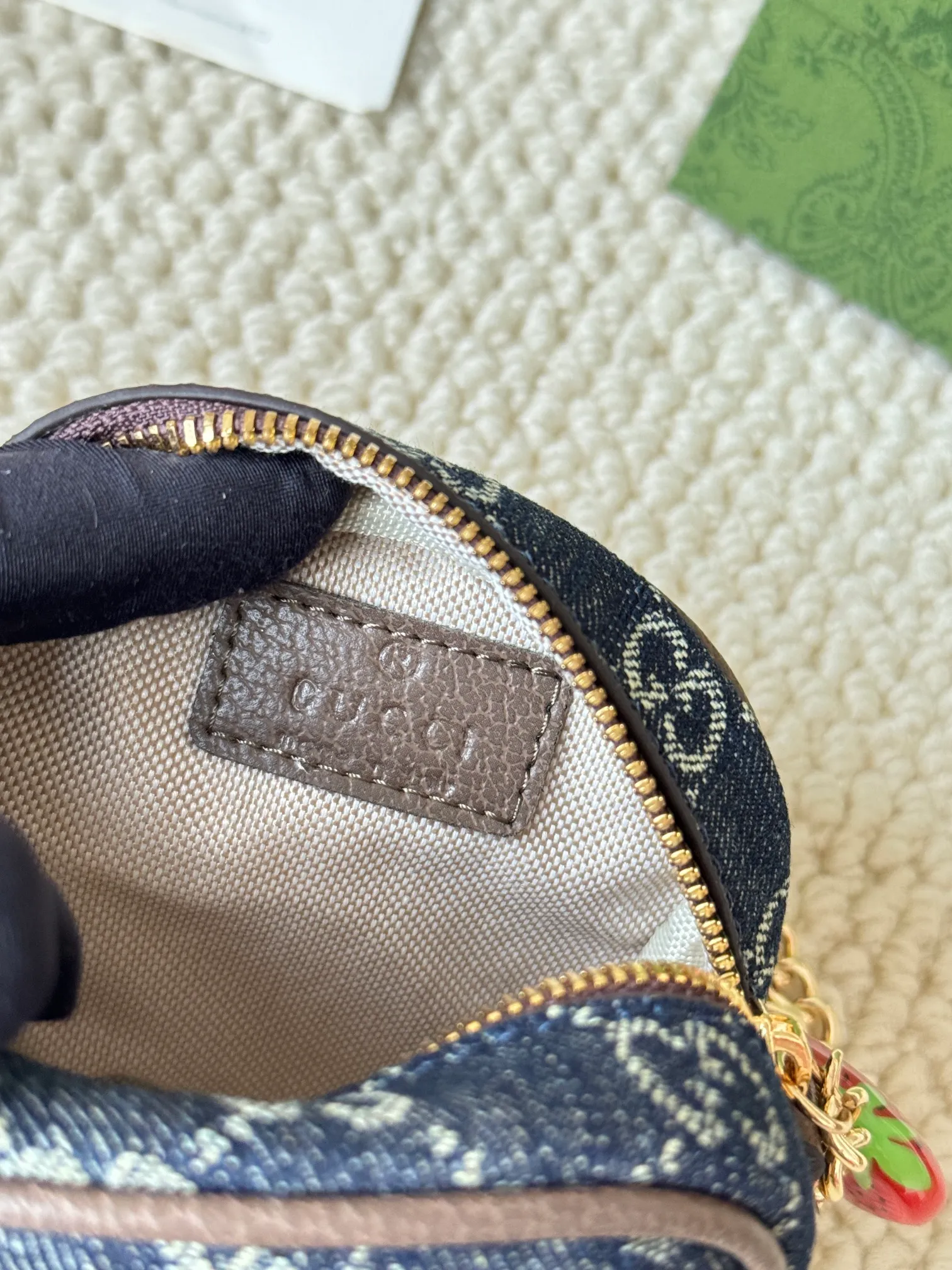 💰180 GUCCI/Gucci new women's beige/ebony canvas strawberry zipper coin purse