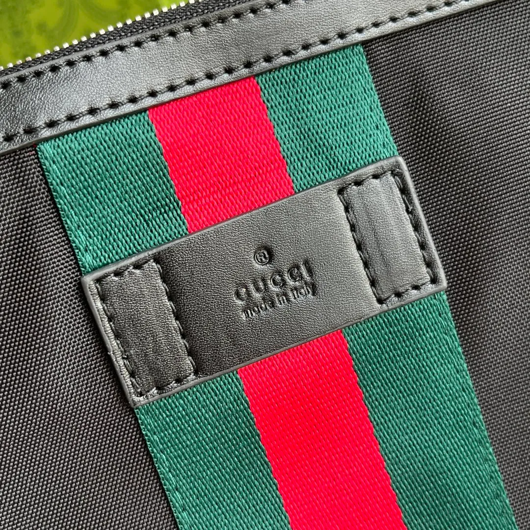 Actual shot #💰240 Style number: 387111 Size: 27*28*4cm Gucci GG Ophidia printing series men's crossbody bag, full of space, suitable for daily business travel, contains an inner pocket for mobile phones and an inner pocket with zipper, this bag is very convenient and practical for daily work and study! It is one of the must-have items for men who like to be a little more low-key.
