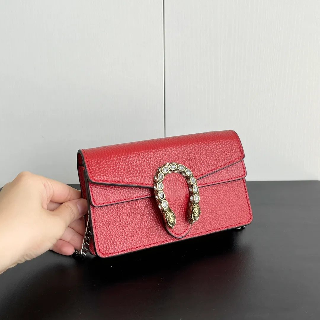 Actual shot #💰280 with box model: 476432 red leather size: 16.5x10x4.5cm 𝙂𝙪𝙘𝙘𝙞 𝘿𝙞𝙤𝙣𝙮𝙨𝙪𝙨 𝙈𝙞𝙣𝙞 16.5 Xiaogujia’s entry-level small bag is recommended. It’s not worth mentioning. It’s a classic model that can be said to be the symbol of Xiaogujia. The classic mini Dionysian buckle is paired with calfskin. This bag has a very high appearance rate. It is simply a tool for daily wear and is very popular on the street❗️