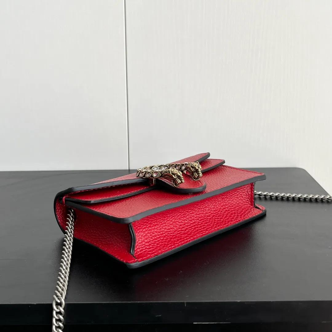Actual shot #💰280 with box model: 476432 red leather size: 16.5x10x4.5cm 𝙂𝙪𝙘𝙘𝙞 𝘿𝙞𝙤𝙣𝙮𝙨𝙪𝙨 𝙈𝙞𝙣𝙞 16.5 Xiaogujia’s entry-level small bag is recommended. It’s not worth mentioning. It’s a classic model that can be said to be the symbol of Xiaogujia. The classic mini Dionysian buckle is paired with calfskin. This bag has a very high appearance rate. It is simply a tool for daily wear and is very popular on the street❗️