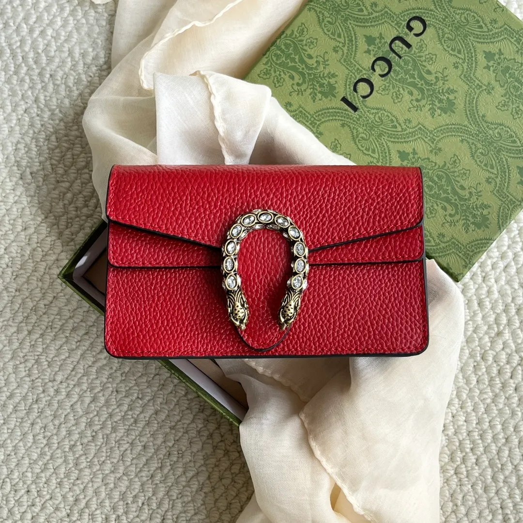 Actual shot #💰280 with box model: 476432 red leather size: 16.5x10x4.5cm 𝙂𝙪𝙘𝙘𝙞 𝘿𝙞𝙤𝙣𝙮𝙨𝙪𝙨 𝙈𝙞𝙣𝙞 16.5 Xiaogujia’s entry-level small bag is recommended. It’s not worth mentioning. It’s a classic model that can be said to be the symbol of Xiaogujia. The classic mini Dionysian buckle is paired with calfskin. This bag has a very high appearance rate. It is simply a tool for daily wear and is very popular on the street❗️