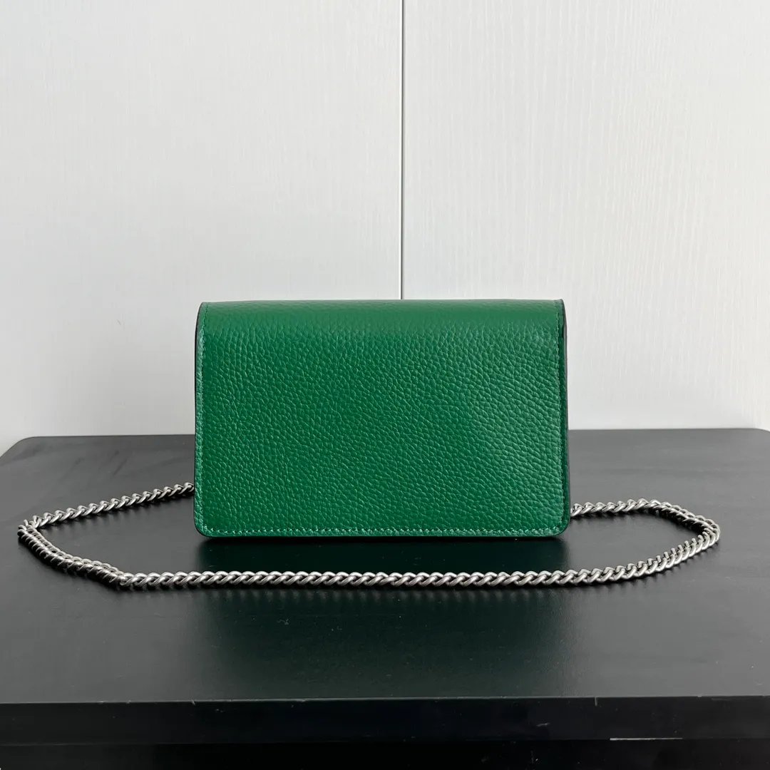 Actual shot #💰280 with box model: 476432 green leather size: 16.5x10x4.5cm 𝙂𝙪𝙘𝙘𝙞 𝘿𝙞𝙤𝙣𝙮𝙨𝙪𝙨 𝙈𝙞𝙣𝙞 16.5 Xiaogujia’s entry-level small bag is recommended. It’s not worth mentioning. It’s a classic model that can be said to be the symbol of Xiaogujia. The classic mini Dionysian buckle is paired with calfskin. This bag has a very high appearance rate. It is simply a tool for daily wear and is very popular on the street❗️