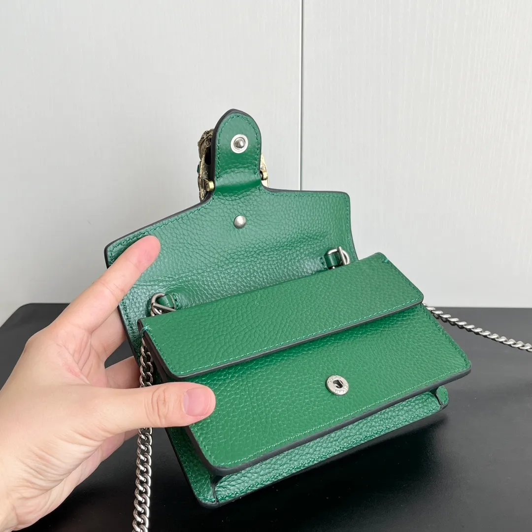 Actual shot #💰280 with box model: 476432 green leather size: 16.5x10x4.5cm 𝙂𝙪𝙘𝙘𝙞 𝘿𝙞𝙤𝙣𝙮𝙨𝙪𝙨 𝙈𝙞𝙣𝙞 16.5 Xiaogujia’s entry-level small bag is recommended. It’s not worth mentioning. It’s a classic model that can be said to be the symbol of Xiaogujia. The classic mini Dionysian buckle is paired with calfskin. This bag has a very high appearance rate. It is simply a tool for daily wear and is very popular on the street❗️