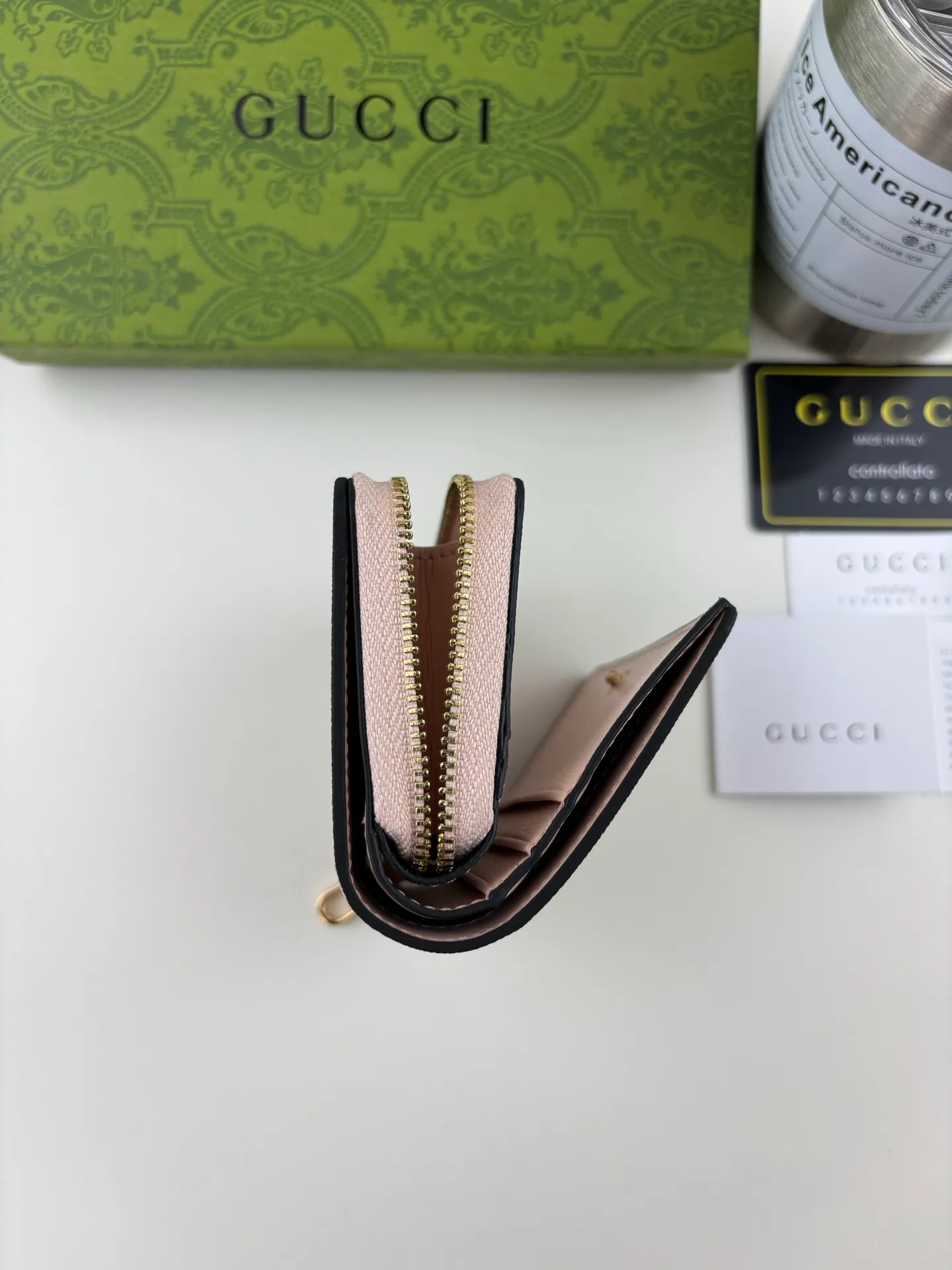 💰160 GUCCl chain wallet with handwritten Gucci logo. The small leather accessories series seamlessly integrates modern fashion elements to create ingenious items with changing styles without losing classic connotation, bringing fresh vitality to formal leather items. This chain wallet is crafted from pink leather and features the Gucci logo in gold-tone script. Pink leather, gold-tone hardware, taffeta lining, scripted Gucci logo detail, interior: six card compartments, one zipped gusset pocket and one open compartment, chain strap, snap button fastening. Style No.: 772639 Size: 9cmx 11cmx 2.5cm Color: Pink