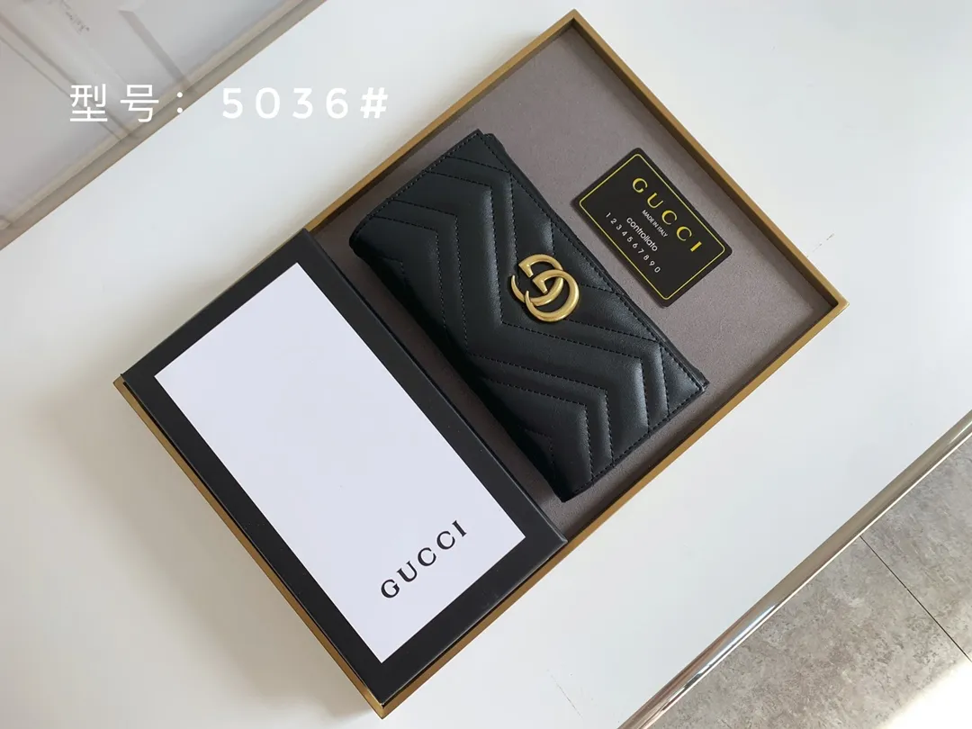 💰170 🇮🇹Gucci💎Original quality, exclusive real-life photos synchronized with GUCCI counters, real-life photos! The GG Marmont series long wallet is carefully made of quilted leather, with a humanoid pattern design and GG logo on the back. Style number: 443436 (5036#) Humanoid pattern, retro metal hardware, size: 19x10.5x2.5.