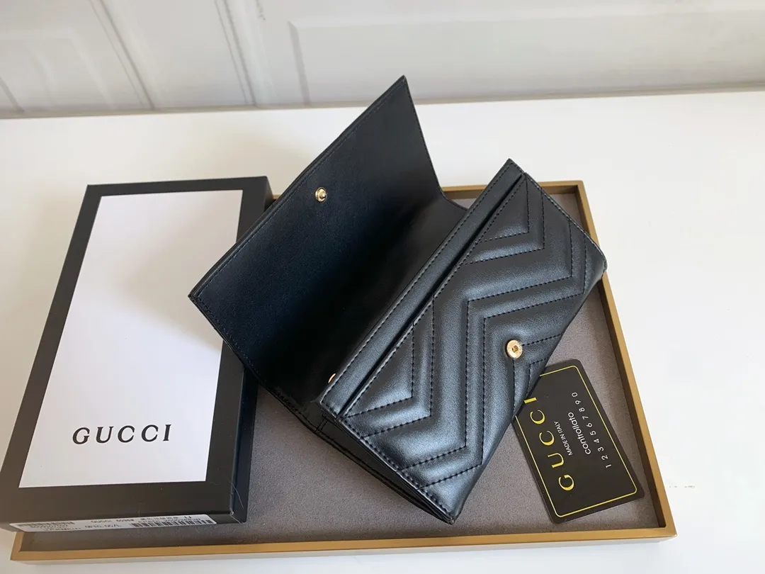 💰170 🇮🇹Gucci💎Original quality, exclusive real-life photos synchronized with GUCCI counters, real-life photos! The GG Marmont series long wallet is carefully made of quilted leather, with a humanoid pattern design and GG logo on the back. Style number: 443436 (5036#) Humanoid pattern, retro metal hardware, size: 19x10.5x2.5.