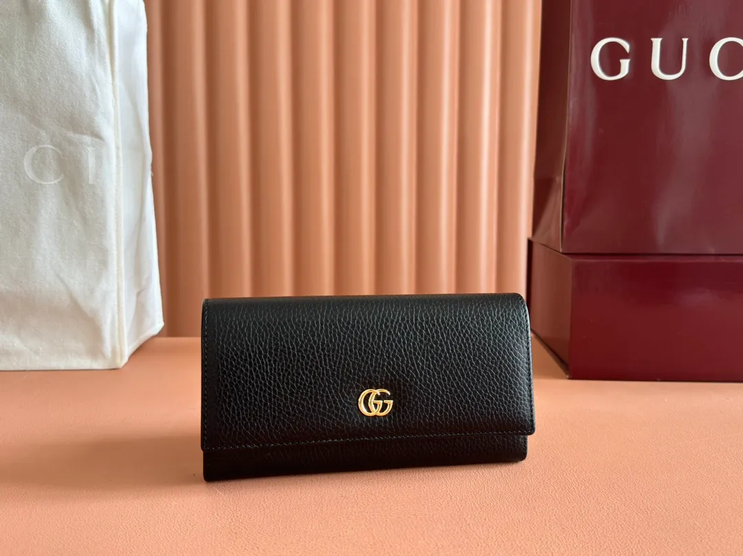 p460📣📣📣 [Original leather with complete packaging]🔥🔥 ‼ ️The new Ophidia series❣ Made of calfskin imported from Italy, equipped with classic double G hardware, a new style and contour support are now available. A structural shape in which the inner side is divided into intervals. Since the chain strap is removable, it can also be used as a mini bag. ️😘Made from top overseas hardware, 💍Model: 456116 Size: W19xH10xD2.5