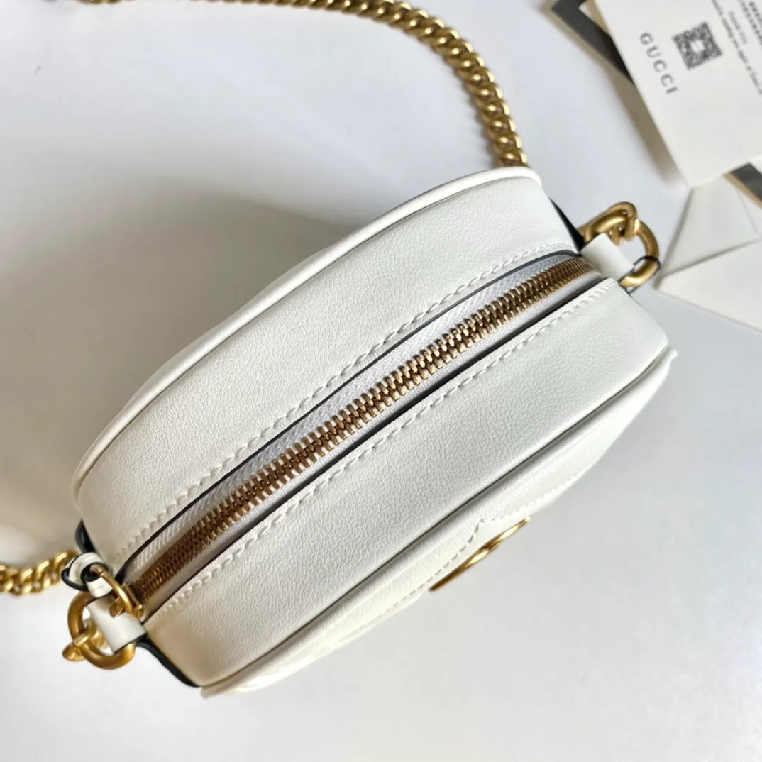 Actual shot #💰240 Model: 550154 cowhide Size: 18×18×4.5cm gucci marmont series round mini shoulder bag 🎁Equipped with chain shoulder strap👏Made of cowhide with iconic hardware. Small and exquisite‼ ️ The shoulder strap is equipped with a cowhide shoulder strap to make it more comfortable to carry on the shoulder