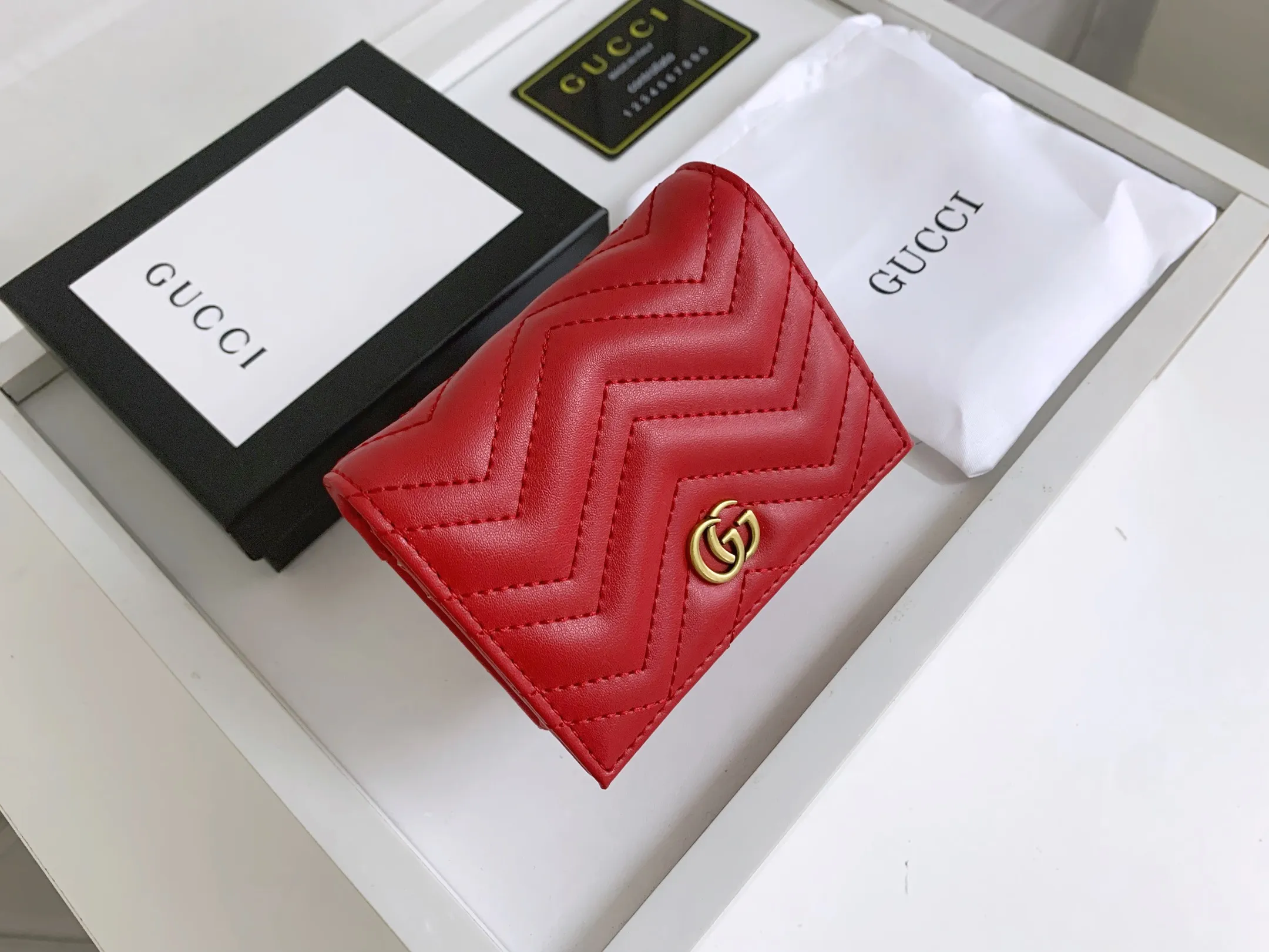 💰150 💎 Top original leather #red❤️ New model from GUCCI, counter quality, original single leather, real shot. 2021 Early Autumn New Style🔥 GG Marmont Series❣ Flip-top card holder😘 Made of soft quilted V-shaped leather 👍 Refined with top overseas hardware😍! Model: 466492 Size: 11x8.5x3cm.