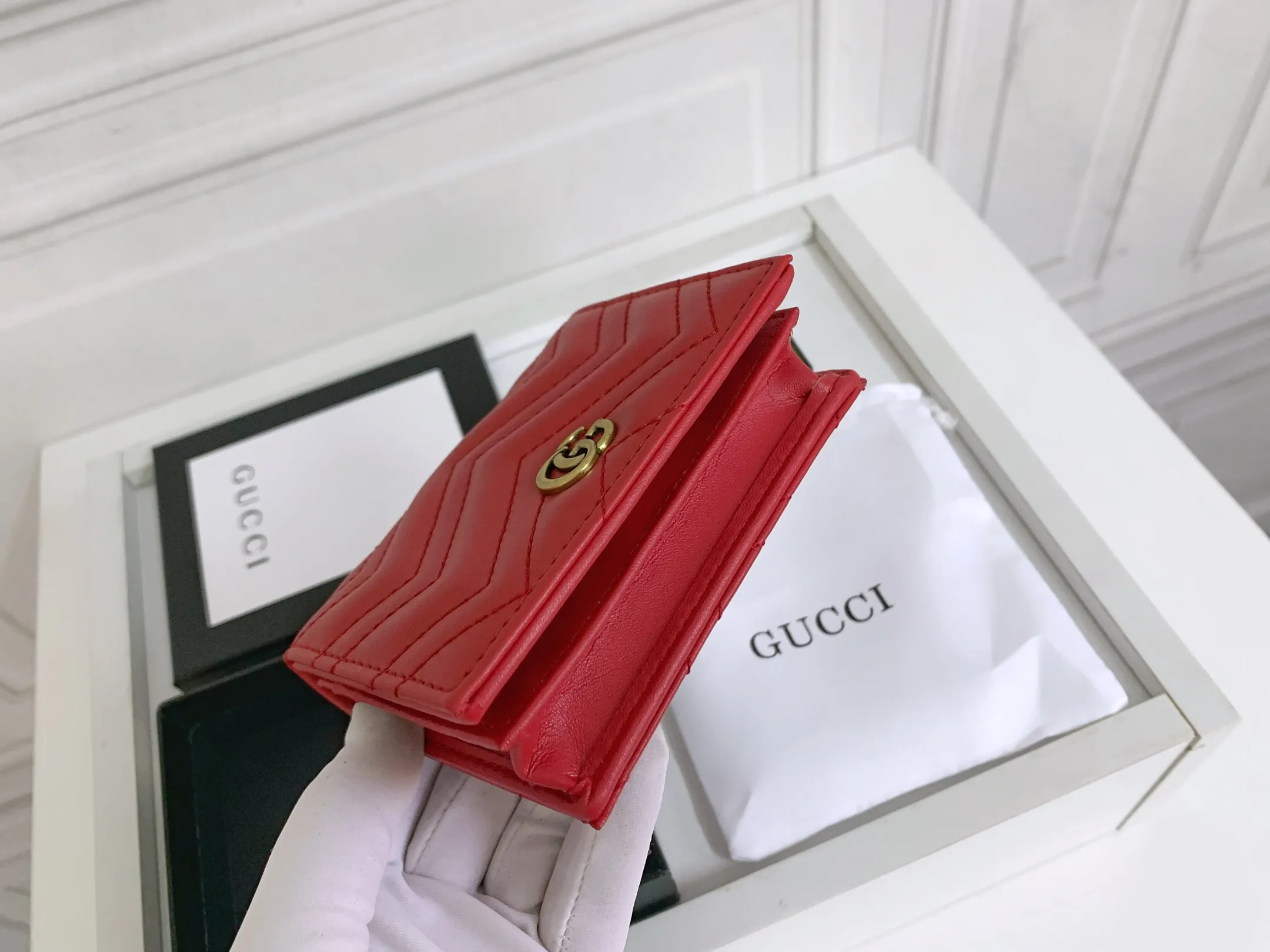 💰150 💎 Top original leather #red❤️ New model from GUCCI, counter quality, original single leather, real shot. 2021 Early Autumn New Style🔥 GG Marmont Series❣ Flip-top card holder😘 Made of soft quilted V-shaped leather 👍 Refined with top overseas hardware😍! Model: 466492 Size: 11x8.5x3cm.