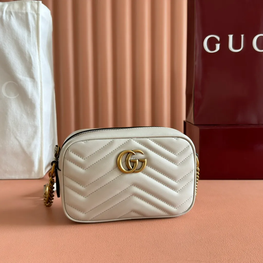 p960. 💋💋💋【Full set of packaging at the counter】🔥🔥"Marmont Italian original leather"‼ ‼ Have you picked up the addictive Gucci bags? The elegant and exquisite design of the GG Marmont series has captured the hearts of many girls! At the same time, it is also a must-have versatile item for global experts! Super awesome! Model: 448065. Size: 18*12*6.