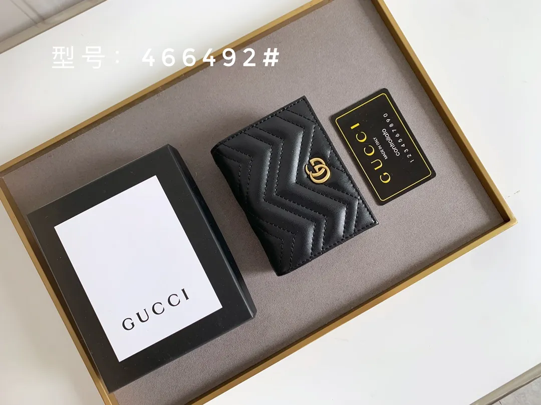 💰150 💎 Top original leather #GUCCI new model, counter quality, real shot. 2021 Early Autumn New Style🔥 GG Marmont Series❣ Flip-top card holder😘 Made of soft quilted V-shaped leather 👍 Refined with top overseas hardware😍! Model: 466492 Size: 11x8.5x3cm.
