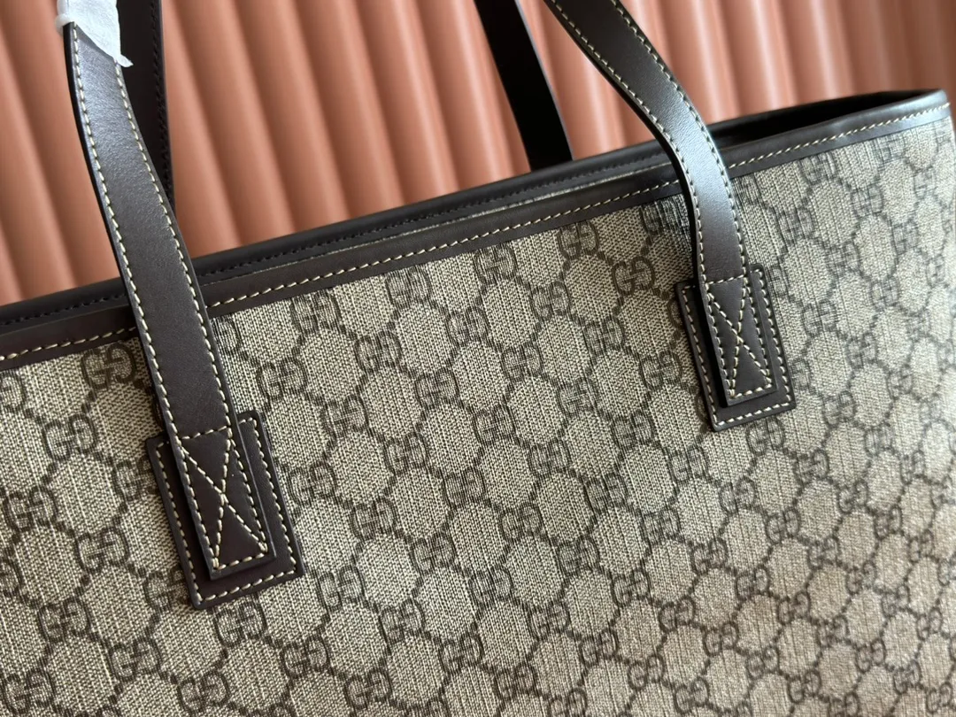 p600. 📣📣📣【gucci】‼ ️G Home👉New style. The market's top exclusive goods control, special/counter quality 💯Using imported cowhide, original hardware! Exquisite workmanship. 💯Exclusive physical photos📷👉The quality can be seen in the picture👄👄😘😘. Style number: 211137. Dimensions: width 38*height 28*side width 11. Color: brown