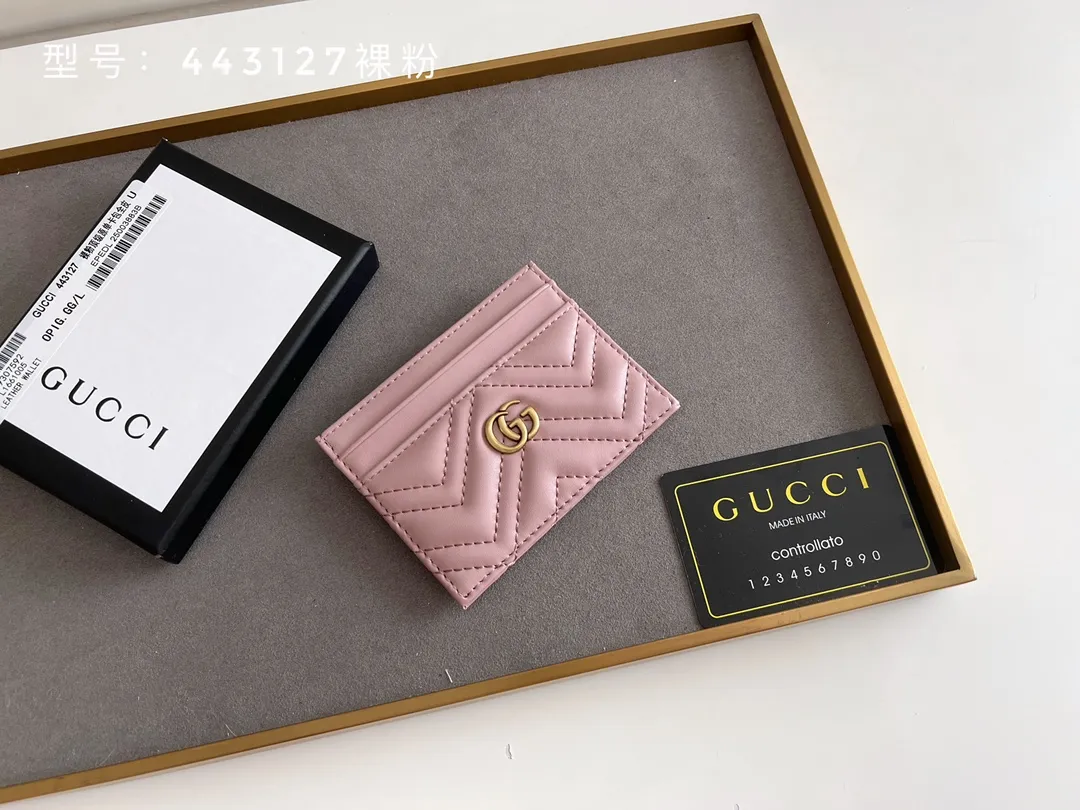 💰100 top original 💎 Full card bag # GUCCI new women's card bag. GG Marmont card holder. Made of calfskin, quilted humanoid pattern and crafted with top-grade overseas hardware. GG Marmont card holder! Style number: 443127 full leather size: 10x7cm