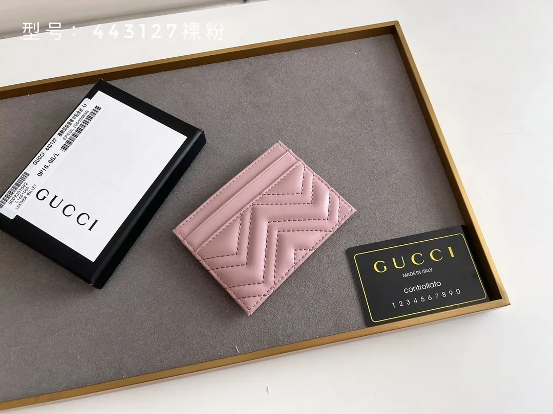 💰100 top original 💎 Full card bag # GUCCI new women's card bag. GG Marmont card holder. Made of calfskin, quilted humanoid pattern and crafted with top-grade overseas hardware. GG Marmont card holder! Style number: 443127 full leather size: 10x7cm