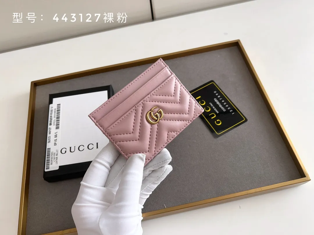 💰100 top original 💎 Full card bag # GUCCI new women's card bag. GG Marmont card holder. Made of calfskin, quilted humanoid pattern and crafted with top-grade overseas hardware. GG Marmont card holder! Style number: 443127 full leather size: 10x7cm