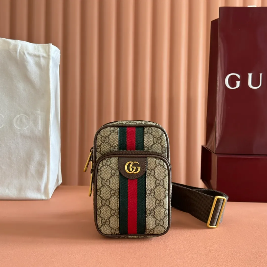 p860. 📣📣📣【Original leather with 🌈full counter packaging】🔥🔥Ophidia series GG mini handbag. Small travel accessories remain an indispensable highlight in Gucci’s leather goods selection, paying homage to the brand’s luxury travel roots. Various logos derived from the initials of Mr. Guccio Gucci, the founder of the brand, inject elegant and timeless logo connotation into individual products. This Ophidia mini bag in classic GG Supreme canvas features 2 card compartments and an external zip pocket. Beige and ebony GG Supreme canvas, gray leather trim, palladium-tone hardware, gray webbing, cotton and linen lining Double G, interior: 2 card compartments, exterior zip pocket, shoulder strap drop 52 cm, zip fastening. Weight: approx. 0.45kg. Model: 752565. Dimensions: 12(width) x 18(h) x 6.9cm(d) Color: brown/pvc. Made in Italy
