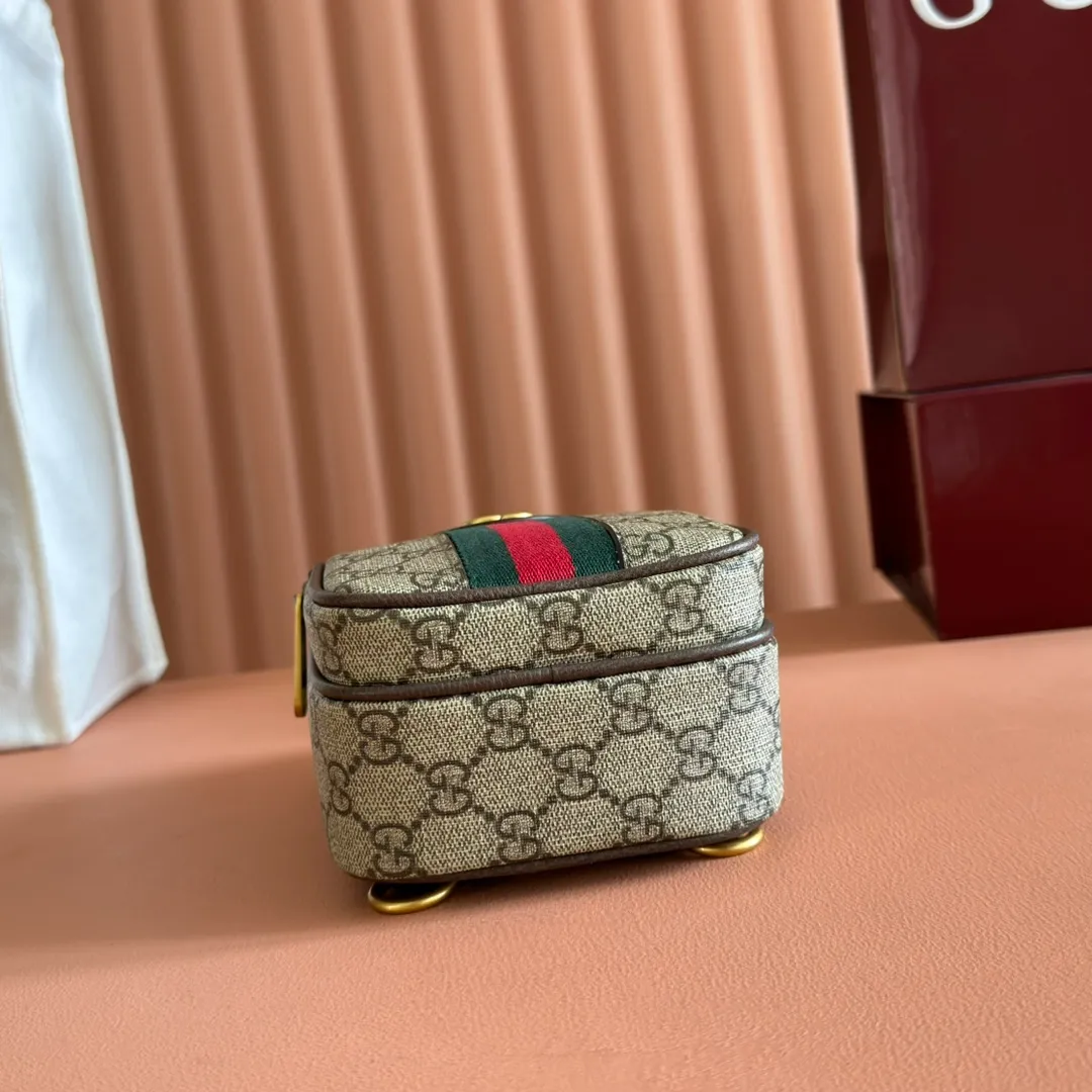 p860. 📣📣📣【Original leather with 🌈full counter packaging】🔥🔥Ophidia series GG mini handbag. Small travel accessories remain an indispensable highlight in Gucci’s leather goods selection, paying homage to the brand’s luxury travel roots. Various logos derived from the initials of Mr. Guccio Gucci, the founder of the brand, inject elegant and timeless logo connotation into individual products. This Ophidia mini bag in classic GG Supreme canvas features 2 card compartments and an external zip pocket. Beige and ebony GG Supreme canvas, gray leather trim, palladium-tone hardware, gray webbing, cotton and linen lining Double G, interior: 2 card compartments, exterior zip pocket, shoulder strap drop 52 cm, zip fastening. Weight: approx. 0.45kg. Model: 752565. Dimensions: 12(width) x 18(h) x 6.9cm(d) Color: brown/pvc. Made in Italy