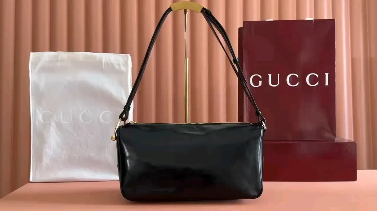 💋💋💋【New】Gucci Half Horsebit series small shoulder bag, pleated original leather is shipped, 🐍Model: 860787 Combination short video