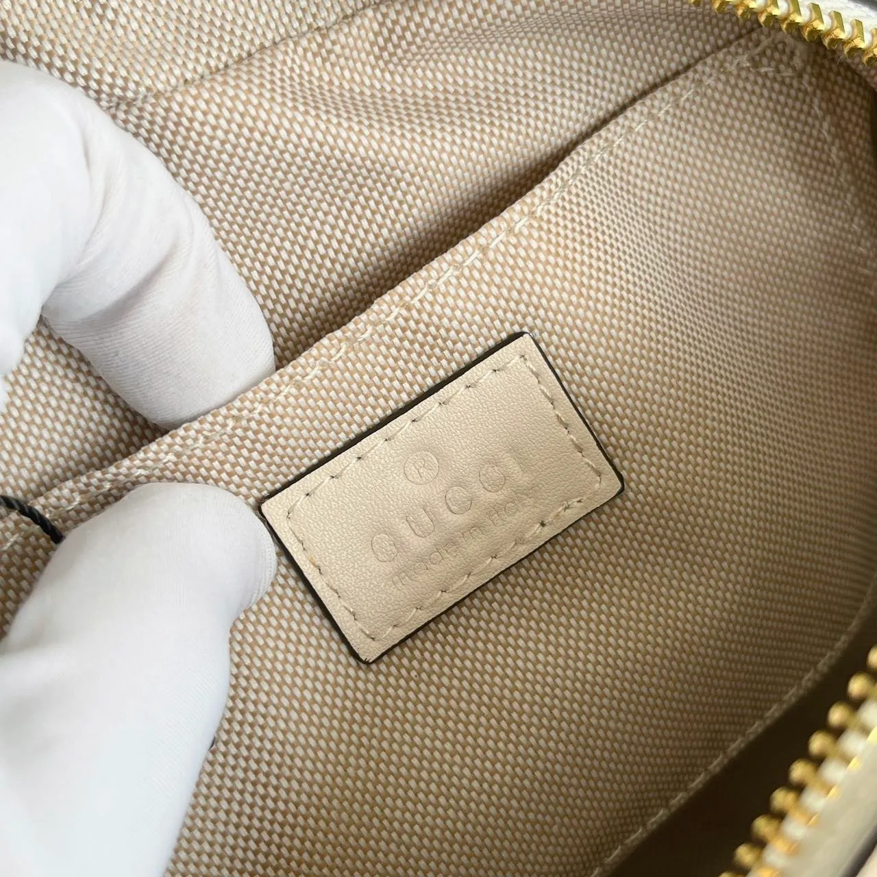 Actual shot 💰260 𝐆𝐮𝐜𝐜𝐢 𝐁𝐥𝐨𝐧𝐝𝐢𝐞Camera bag Model: 742360 first-layer cowhide Size: 21*15.5*5.5cm The new upgraded style is more attractive! The capacity is adequate ~ the shoulder straps are adjustable