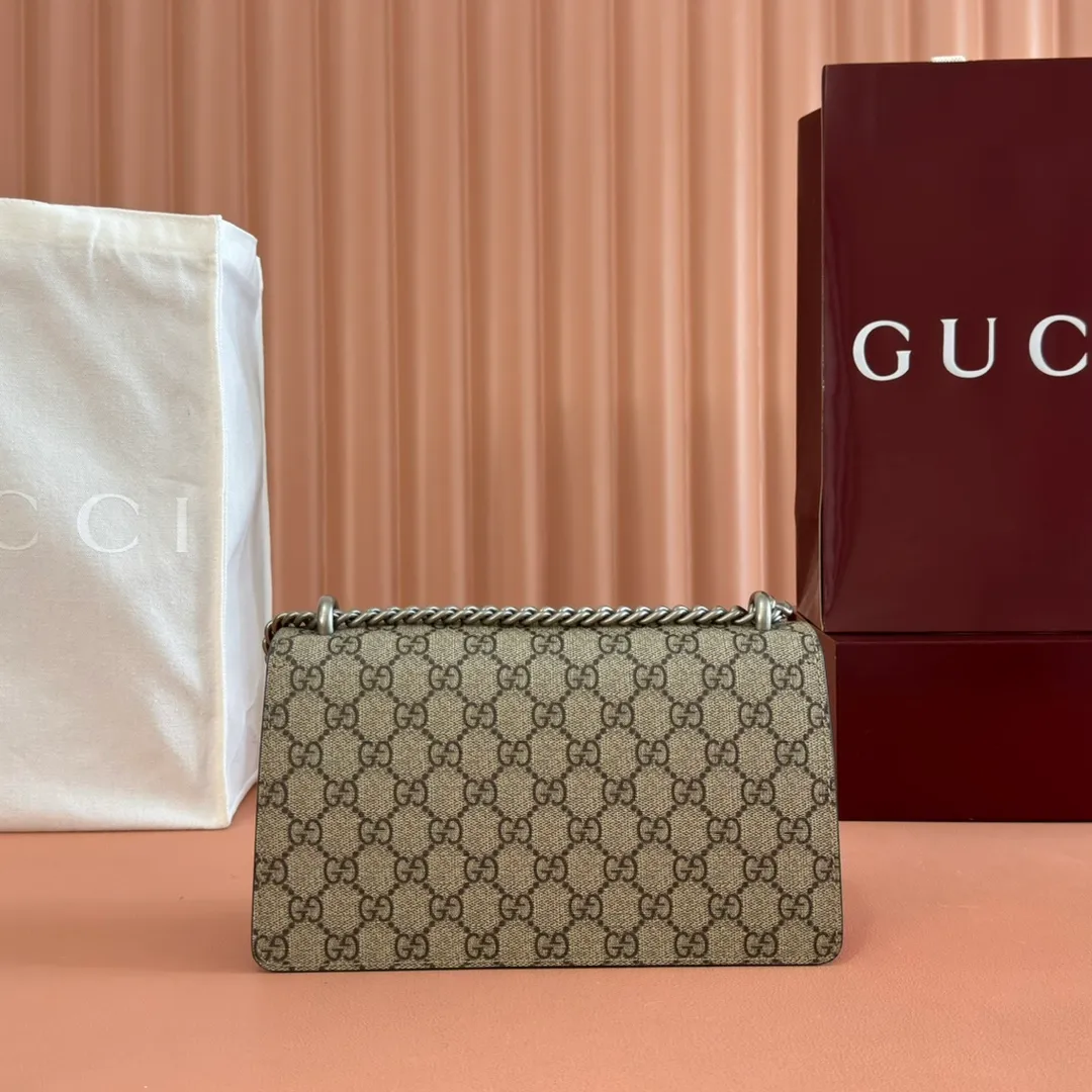 p1020. 📣📣📣【Original leather with 🌈Full set of counter packaging】🔥🔥GG 𝗗𝗶𝗼𝗻𝘆𝘀𝘂𝘀 2020ss new Bacchus. The tiger head logo of the new Bacchus is with diamonds, and the entire design has been changed from complexity to simplicity, retaining the classic medium-sized delicate and elegant bag shape. The weight has become much lighter! There is no longer the criticism of being "heavy as a stone". Ah~ This new Dionysus is really changed to suit my liking! Size: 25×13.5×7cm #499623m.