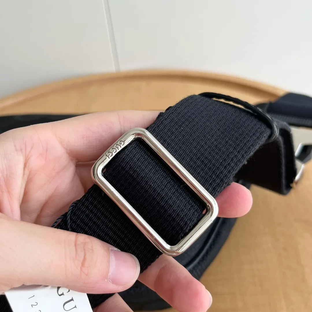 Actual shot #💰240 Style number: 696031 Black cloth upgraded version Original single cloth + webbing Size: 39X17X4cm Gucci Super Double G Jumbo series waist bag Black webbing belt adjustable length Super capacity! Very light weight~
