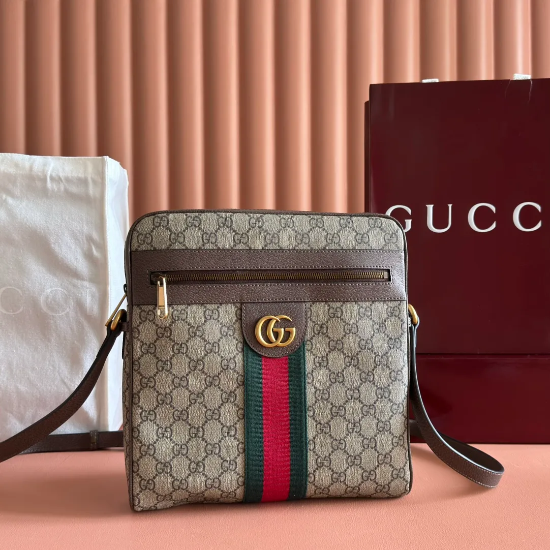 p860. 💋💋💋[Original leather accessories🌈 Equipped with full counter packaging]🔥🔥Ophidia series GG handbags "March of Love by Gucci" In the new fashion series, GG Supreme canvas has launched a classic and timeless blue and beige combination, inheriting the historical origin of the material. Canvas material has a low impact on the environment, so it has appeared in every series for ten years and has become the brand's classic material. The classic color scheme gives this Ophidia series handbag a distinctive charm. Hide details Beige and blue GG Supreme canvas, eco-friendly material, blue leather trim. Model: 547934. Dimensions: 27.5x 28x 6 cm. Color: brown/pvc.