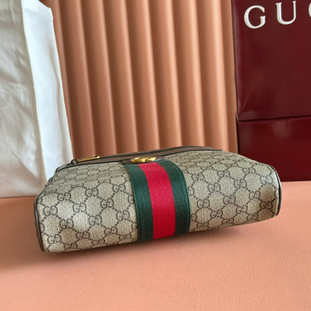 p860. 💋💋💋[Original leather accessories🌈 Equipped with full counter packaging]🔥🔥Ophidia series GG handbags "March of Love by Gucci" In the new fashion series, GG Supreme canvas has launched a classic and timeless blue and beige combination, inheriting the historical origin of the material. Canvas material has a low impact on the environment, so it has appeared in every series for ten years and has become the brand's classic material. The classic color scheme gives this Ophidia series handbag a distinctive charm. Hide details Beige and blue GG Supreme canvas, eco-friendly material, blue leather trim. Model: 547934. Dimensions: 27.5x 28x 6 cm. Color: brown/pvc.