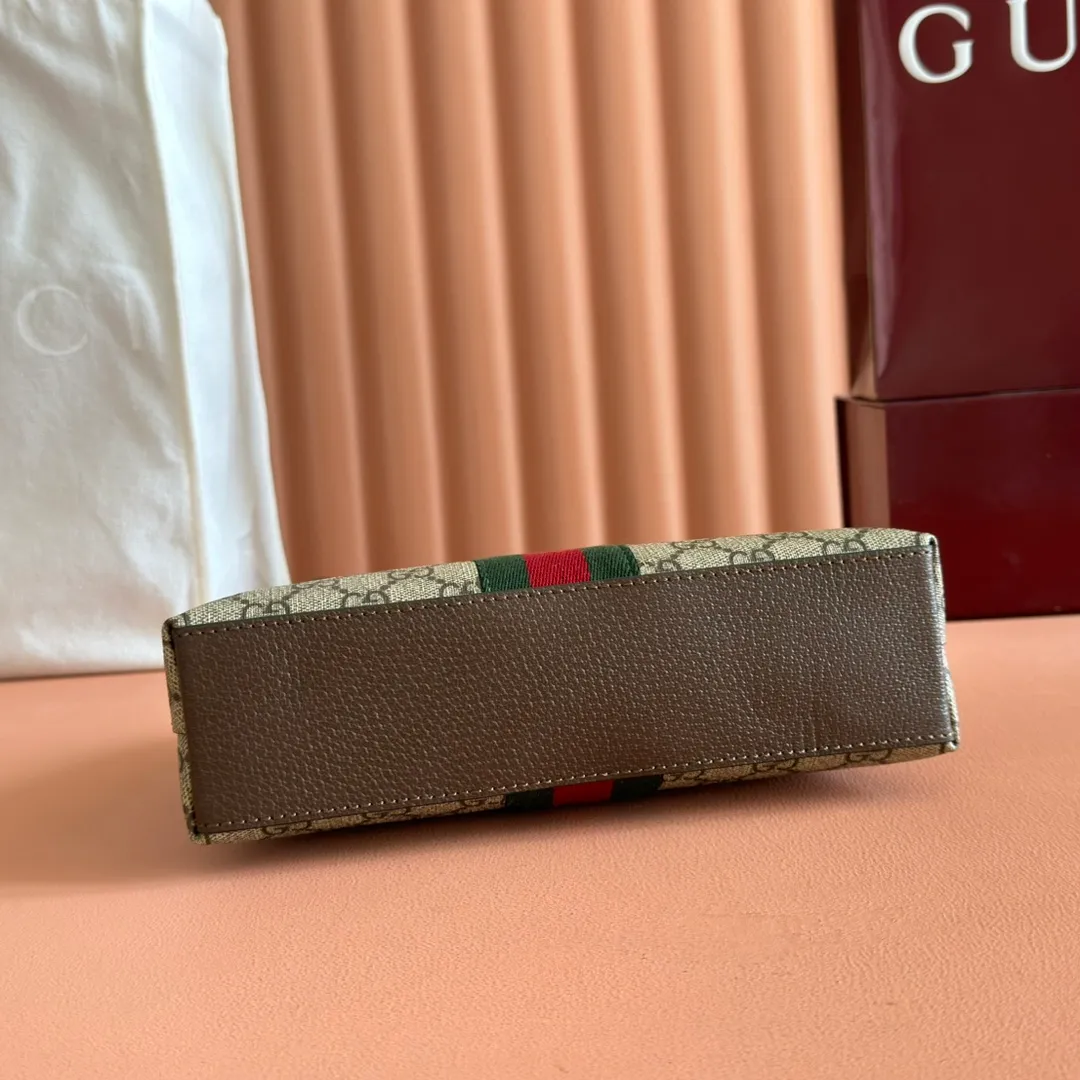 p840. 📣📣📣【Original leather with 🌈Full set of packaging at the counter】🔥🔥Ophidia series shell bag 499621#✨🔥Size: 23.5*18*8cm I believe every girl will fall in love with shell bags, and it is definitely tailor-made for you... Raw material original leather with classic red and green webbing... At first glance, you can't help but want to buy it...! High-quality restoration of details allows you to properly compare the details of authentic products... Never be a follower of market currency, only be a professional leader...! Comes with a complete set of authentic packaging. Whether it is a gift or for personal use, you can enjoy the authentic taste at a glance...!
