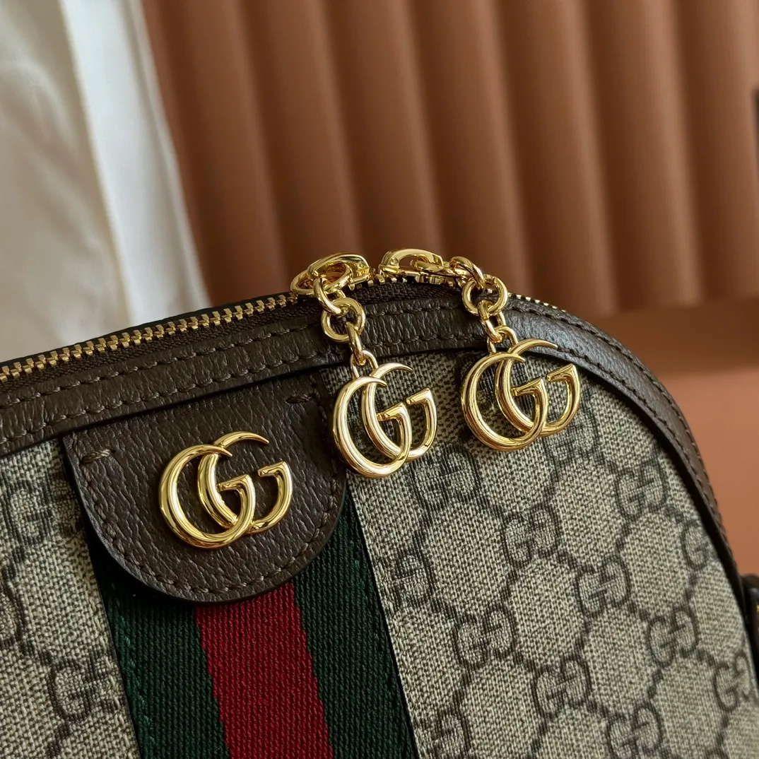 p840. 📣📣📣【Original leather with 🌈Full set of packaging at the counter】🔥🔥Ophidia series shell bag 499621#✨🔥Size: 23.5*18*8cm I believe every girl will fall in love with shell bags, and it is definitely tailor-made for you... Raw material original leather with classic red and green webbing... At first glance, you can't help but want to buy it...! High-quality restoration of details allows you to properly compare the details of authentic products... Never be a follower of market currency, only be a professional leader...! Comes with a complete set of authentic packaging. Whether it is a gift or for personal use, you can enjoy the authentic taste at a glance...!