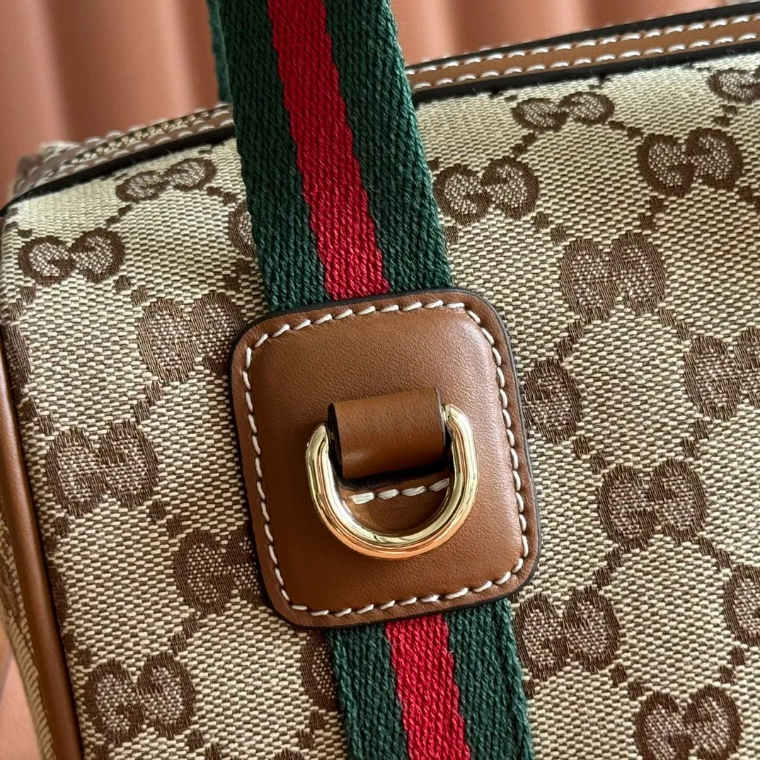 p960💋💋💋. "With full set of original counter packaging" [New Product] Inspired by Gucci's iconic travel bag silhouette, the brand launched the Mini GG handbag. This handbag is crafted from soft GG presbyopic canvas and is equipped with web handles and a detachable shoulder strap. It reinterprets the brand's classic elements and pays homage to Gucci's proud travel tradition. Beige and dark brown GG monogram coated fabric Ankara red leather trim Light gold tone hardware Green linen cotton blend lining Carry handles (10cm high) Detachable and adjustable leather shoulder strap (50cm high; Length: 101.5cm) Model number: 859975. Dimensions: 20cm (W) x 13cm (H) x 13cm (D) Weight: approx. 0.4kg Colour: Brown cloth/PVC. Made in Italy