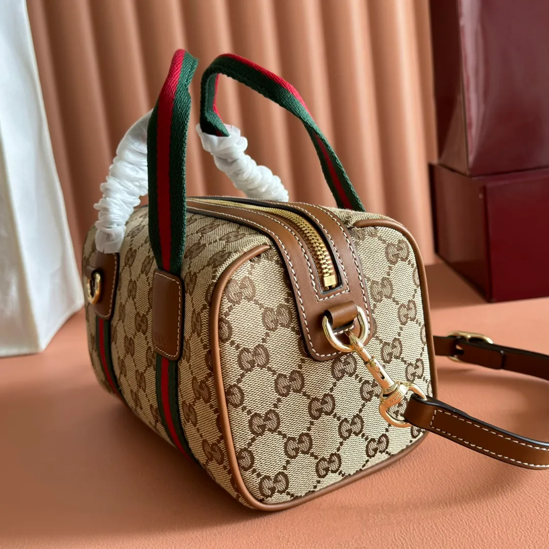 p960💋💋💋. "With full set of original counter packaging" [New Product] Inspired by Gucci's iconic travel bag silhouette, the brand launched the Mini GG handbag. This handbag is crafted from soft GG presbyopic canvas and is equipped with web handles and a detachable shoulder strap. It reinterprets the brand's classic elements and pays homage to Gucci's proud travel tradition. Beige and dark brown GG monogram coated fabric Ankara red leather trim Light gold tone hardware Green linen cotton blend lining Carry handles (10cm high) Detachable and adjustable leather shoulder strap (50cm high; Length: 101.5cm) Model number: 859975. Dimensions: 20cm (W) x 13cm (H) x 13cm (D) Weight: approx. 0.4kg Colour: Brown cloth/PVC. Made in Italy
