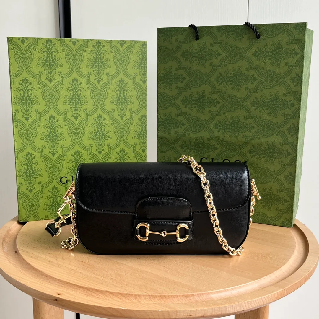 Actual shot #💰280 Style number: 735178 black leather Size: 24✖️13.5✖️7.5cm Gucci Horsebit 1955 baguette Xiaohongshu’s new backpack has 2 shoulder straps, can be carried in the hand, cross-body, or under the armpit. It is flatter and longer than the regular 1955 saddle bag. The chain is very textured. It is perfect for taking pictures when going out👍